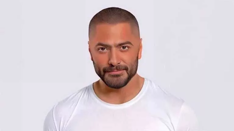 تامر حسني مازحًا: سأصبح مأذونًا بعد خطوبة معجبيه