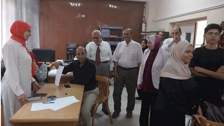 نائب رئيس جامعة بنها تتفقد معامل التنسيق الإلكتروني بكليتي الآداب والت