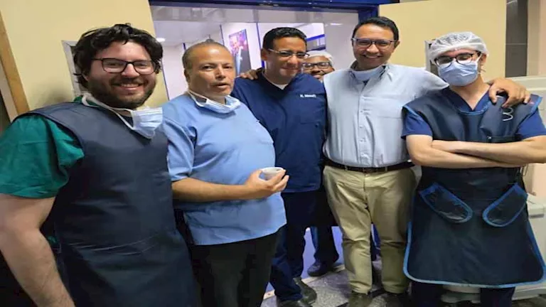 فريق طبي بطب القاهرة يجري أول تدخل من نوعه لتغيير الصمام الأورطي باستخدام تقنية القسطرة TAVI 