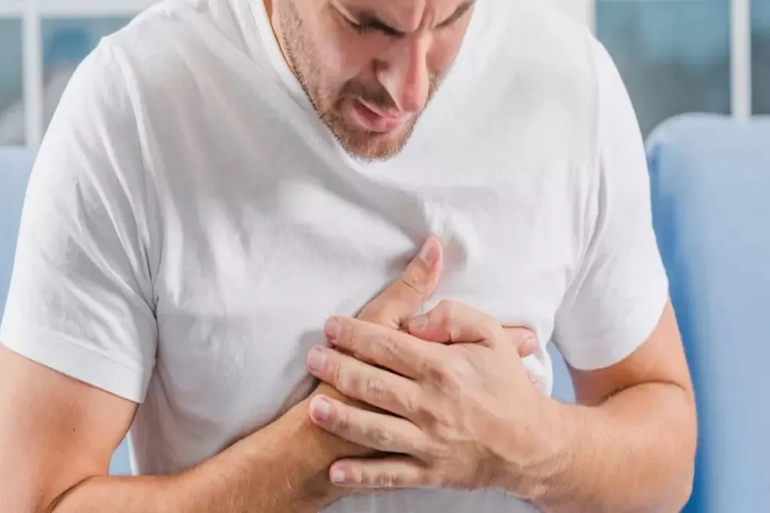 طيبيب يحذر من هذه العلامات: تشير ل التهاب غشاء القلب 