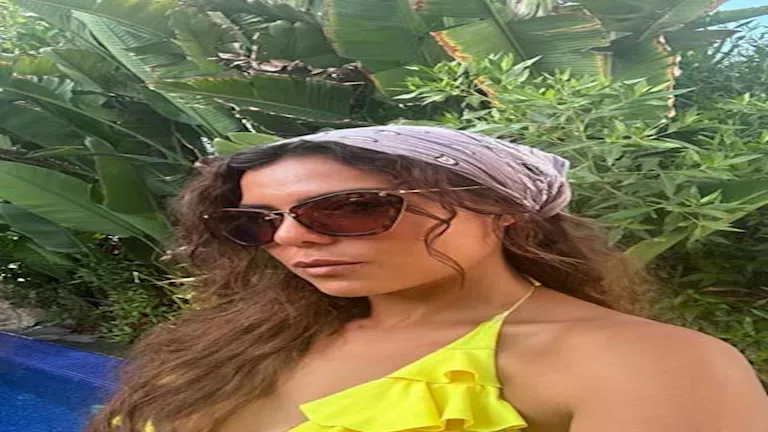 ناهد السباعي تودع الصيف بإطلالات جريئة من رحلتها الصيفية