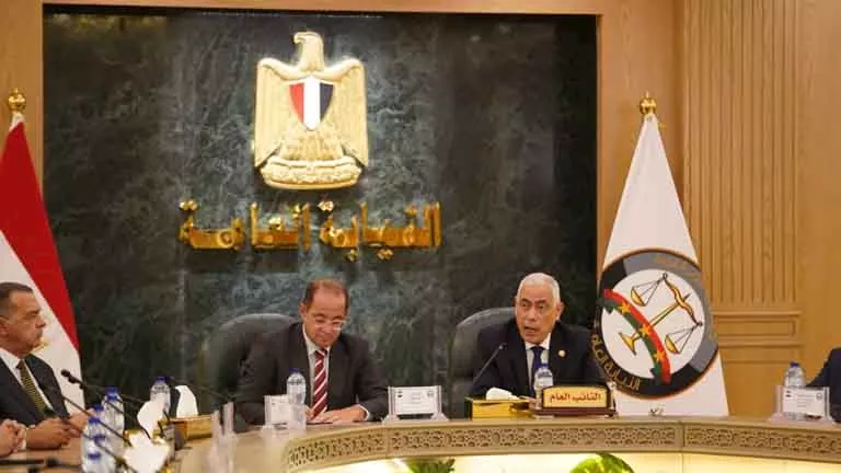 النيابة العامة تسلّم 200 كيلو سبائك ذهبية للبنك المركزي لدعم الاحتياطي النقدي | صور