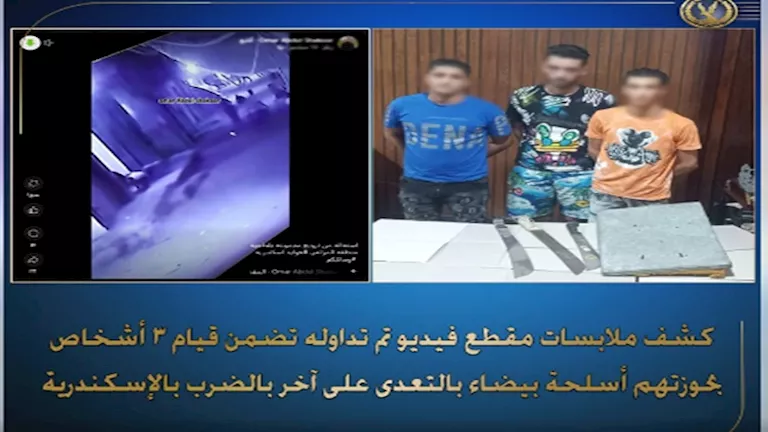 بالفيديو| 3 شباب ينهالون ضربًا على عاطل بـ"سلاح أبيض" في المنتزه