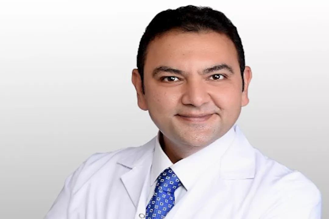 الدكتور أيمن هاني أستاذ النساء والتوليد بكلية الطب قصر العيني