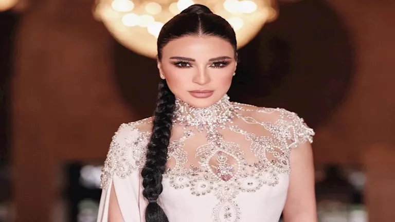 ″جاذبية البيبي بلو”.. 5 صور ومعلومات عن إطلالة ماجي بو غصن