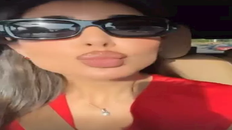 ″فستان أحمر وقُبلة للجمهور”.. ياسمين صبري تنشر مقطع فيديو من أحدث ظهور
