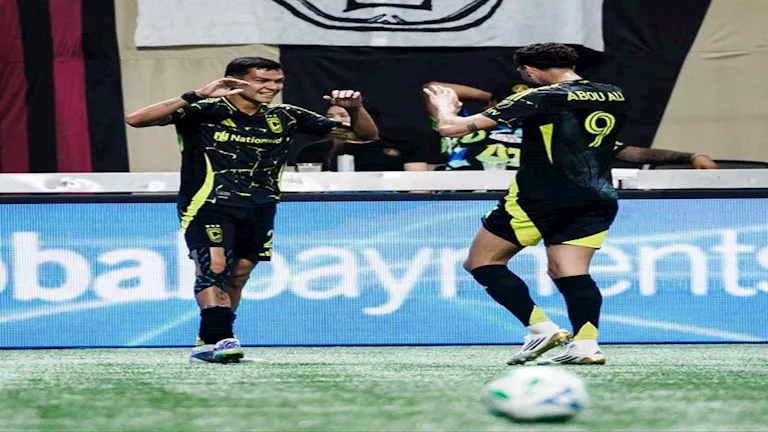 5 صور لوسام أبو علي رفقة عائلته