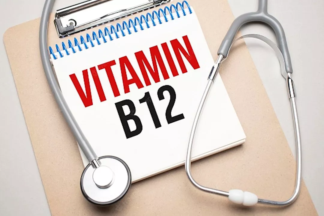 فيتامين B12