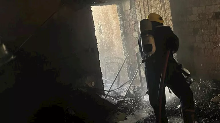 إنقاذ مصاب بحالة اختناق في حريق عقار بالمعصرة