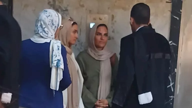 رسميًا.. ضحيتا "مطاردة فتيات أكتوبر" يتصالحان أمام القاضي ودفاع المتهمين: الفتيات عدلن عن أقوالهن