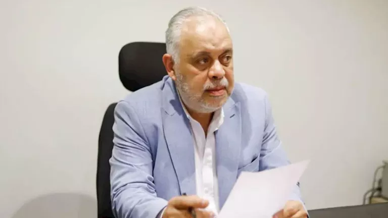 كواليس رحيل أشرف زكي عن منصب نقيب المهن التمثيلية تكشفها منير مكرم