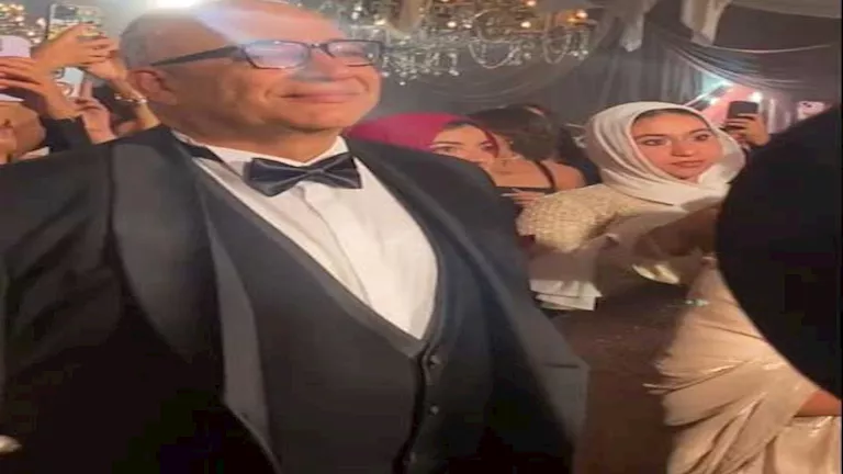 دموع الفرح: بيومي فؤاد يشارك في زفاف نجله محمد بحضور نجوم الفن