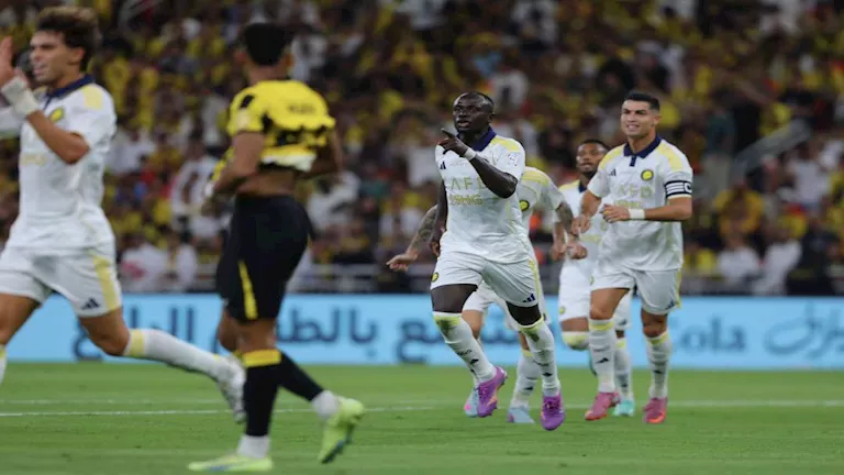 ماني ورونالدو يقودان النصر لفوز حاسم على الاتحاد ويعززان الصدارة