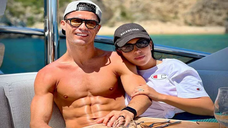 كيف يحافظ كريستيانو رونالدو على لياقته بعد الأربعين؟ 5 أسرار تكشفها الصور والمعلومات