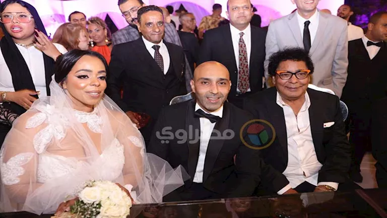محمد منير يحتفل بزفاف ابنة شقيقته وسط أجواء عائلية مميزة