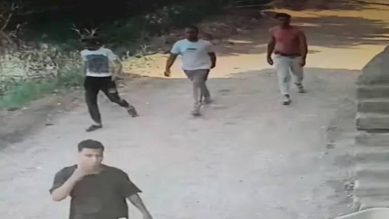 دماء وبتر يد على أبواب المدرسة.. جريمة هزت أبو النمرس