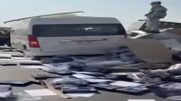 حادث مروع بالطريق السياحي.. مصرع أجنبي وإصابة 8 في تصادم 3 سيارات | صور