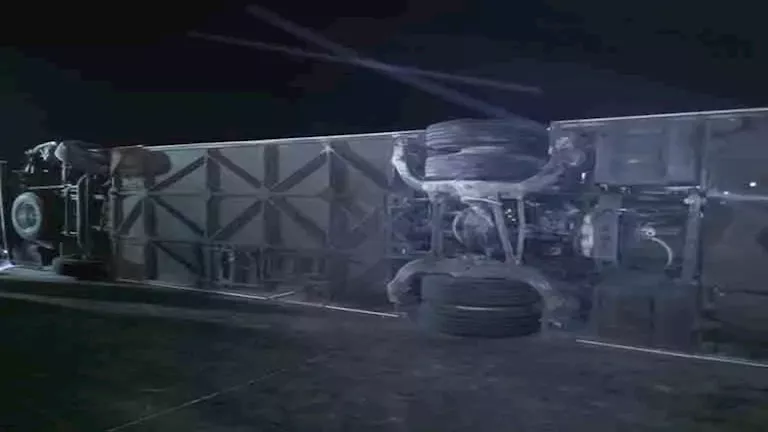 فوضى مرورية على الأوتوستراد.. 3 حوادث في ساعة واحدة