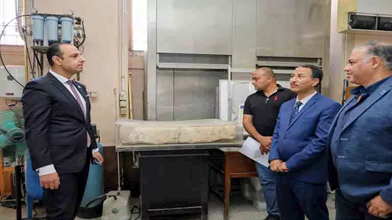 تحقيقات النيابة الإدارية عن واقعة إسورة المتحف المصري: عمرها 3000 سنة | تفاصيل