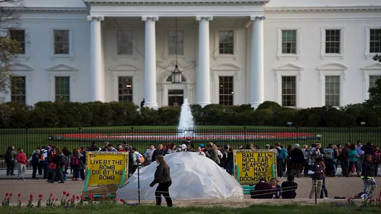 وكالة الهجرة الأمريكية تعتقل قريبة المتحدثة باسم البيت الأبيض.. ما الق