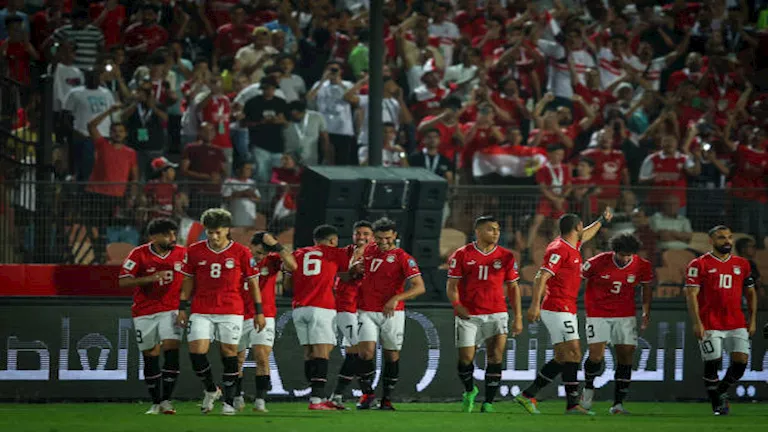 وزير الرياضة يطمئن على بعثة منتخب مصر قبيل مباراة التأهل لكأس العالم 2026