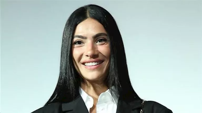 هدى المفتي تتألق بإطلالة أنيقة من Zara في مهرجان الجونة بسعر 73 دولارًا فقط