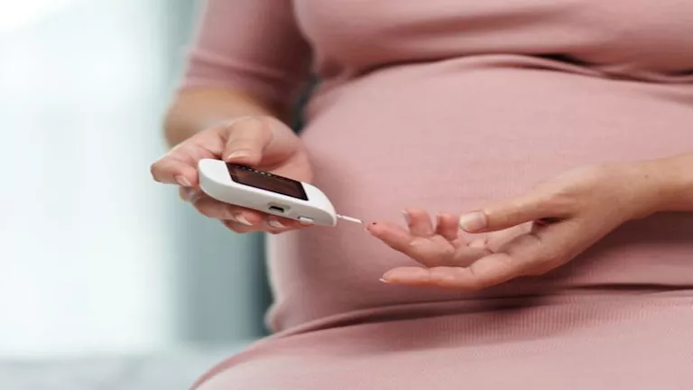 المشروبات المحلاة اصطناعياً تزيد خطر سكري الحمل بنسبة 6% وفق دراسة أسترالية