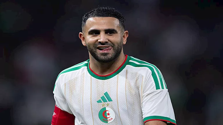 محرز يفاجئ الجماهير بقرار الاعتزال الدولي