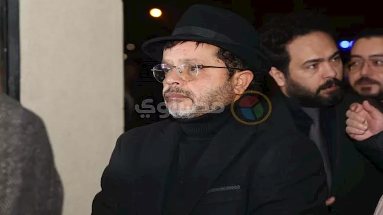 صديق العمر.. محمد هنيدي في عزاء والدة الفنان هاني رمزي 