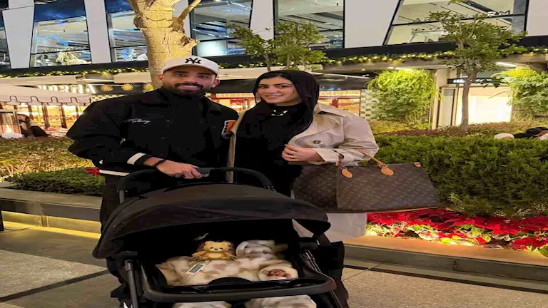 مروان عطية ينشر صورا مع ابنته وزوجته تعلق