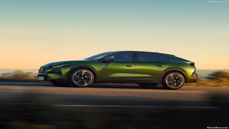 رسميًا.. بيجو تطلق سيارتها 408 فاستباك الجديدة بالأسواق 