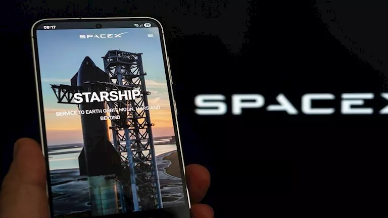 سبيس إكس تسعى للحصول على موافقة لإطلاق مليون قمر صناعي.. ما القصة؟ 