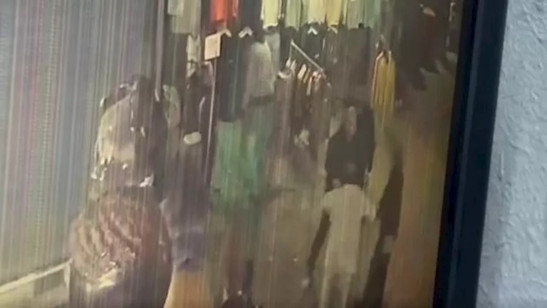 الأمن يفحص فيديو متداول لشخص يعتدي على زوجين أسفل دائري بشتيل