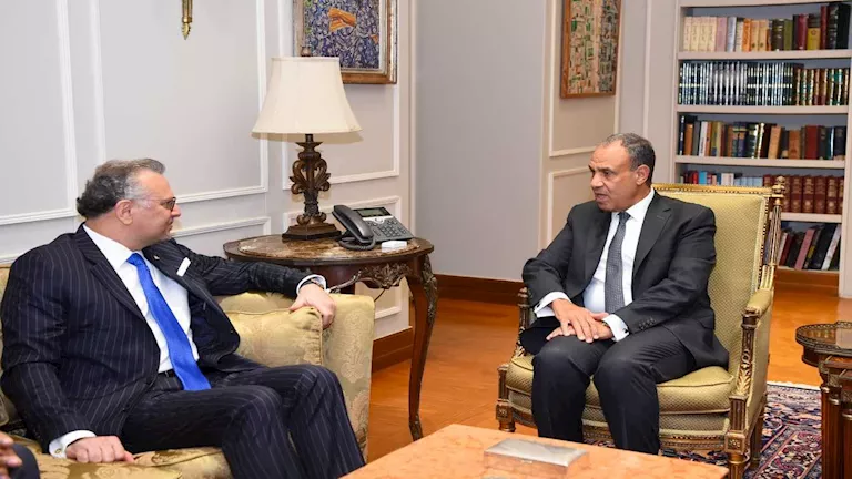 وزير الخارجية يناقش مع كبير مستشاري ترامب العلاقات بين البلدين والأوضا