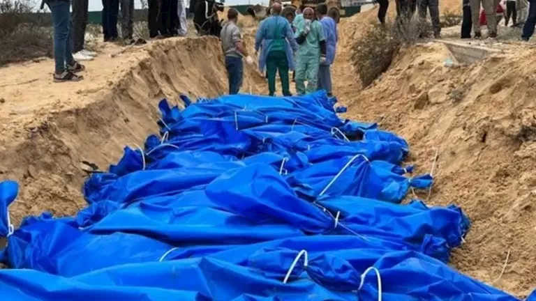 دفنهم في مزرعته.. ليبي يقتل 21 مهاجرًا من جنسيات إفريقية مختلفة- فيديو