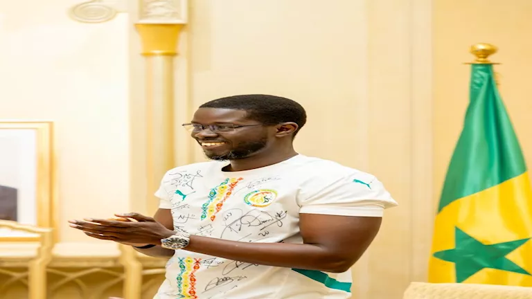 4 صور لرئيس السنغال خلال احتفاله بالفوز على مصر 4 صور لرئيس السنغال خلال احتفاله بالفوز على مصر