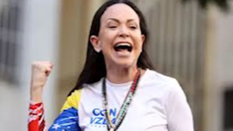 زعيمة المعارضة الفنزويلية تقدم جائزة نوبل للسلام إلى ترامب 