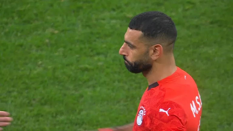 رد فعل غريب من محمد صلاح بعد الهزيمة أمام السنغال 