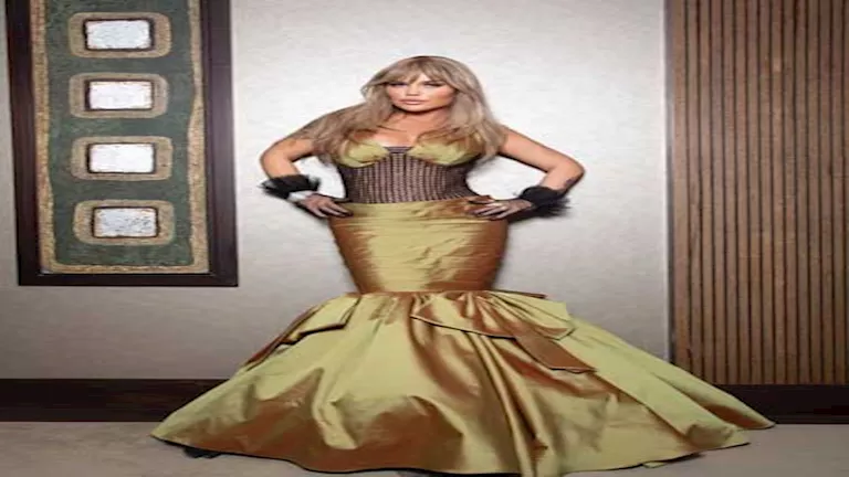 فستان ذهبي جريء..نيكول سابا تكشف عن كواليس إطلالتها من حفل توزيع جوائز "جوي أووردز" 