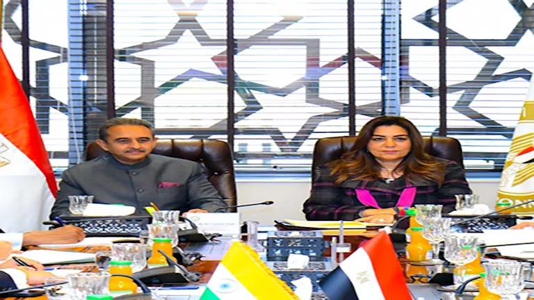 منال عوض تبحث مع نظيرها الهندي التعاون البيئي بين البلدين