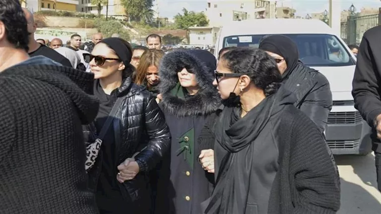 خاص| موعد ومكان عزاء شقيق الفنانة شيرين 