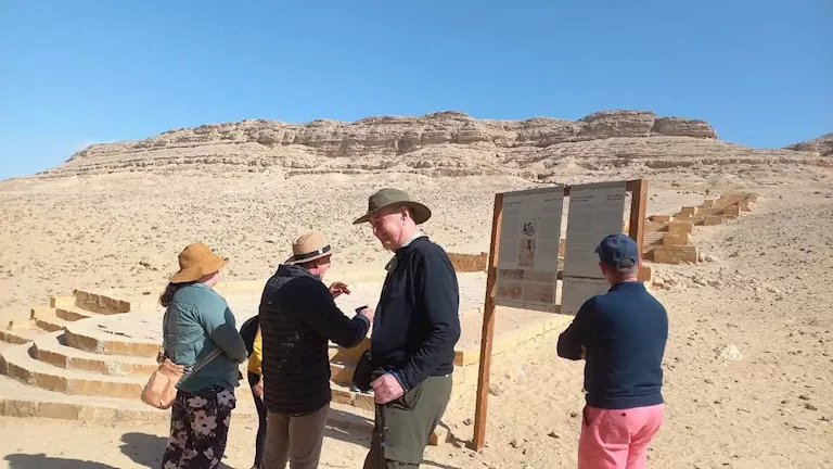 بالصور- وفود من أمريكا وإيطاليا وألمانيا وأستراليا تزور آثار المنيا