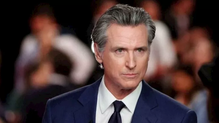 حاكم كاليفورنيا يدعو أوروبا إلى التصدي لترامب بشأن تهديداته بفرض رسوم