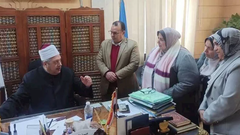 رئيس قطاع المعاهد الأزهرية يستعرض الحقيبة التعليمية للغة العربية