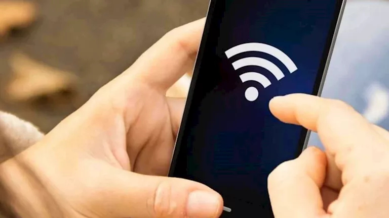 ما هي تقنية واي فاي 8 وكيف تحسن اتصال الإنترنت في المنازل المزدحمة؟