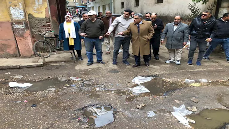 مصر – بالصور – محافظ الدقهلية يتفقد موقع كسر ماسورة مياه بالمنصورة