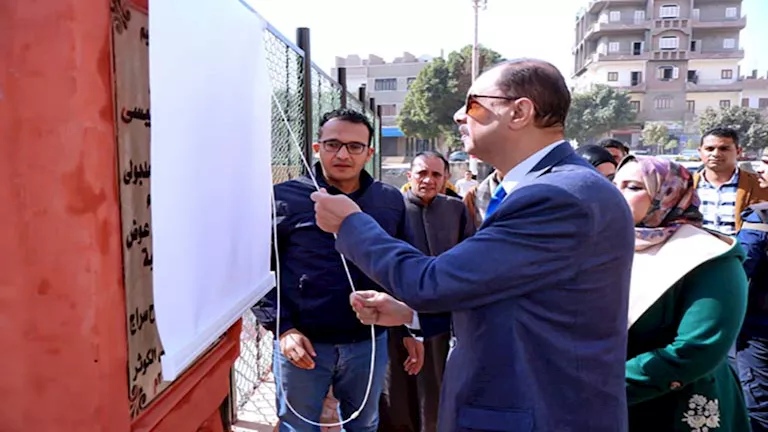 مصر – محافظ سوهاج يفتتح سوق الكوثر الحضري على مساحة 500 متر مربع (صور)