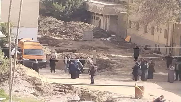 “نظرة الوداع”.. أسرة ضحايا تسرب الغاز بشبرا الخيمة تنتظر وصول الجثامين