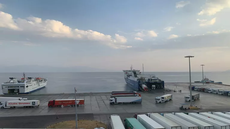 مصر – تم تداول 54 ألف طن من البضائع و1367 شاحنة بموانئ البحر الأحمر