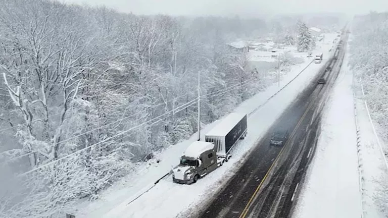 إلغاء وتأخير آلاف الرحلات الجوية في أمريكا بسبب العاصفة الشتوية